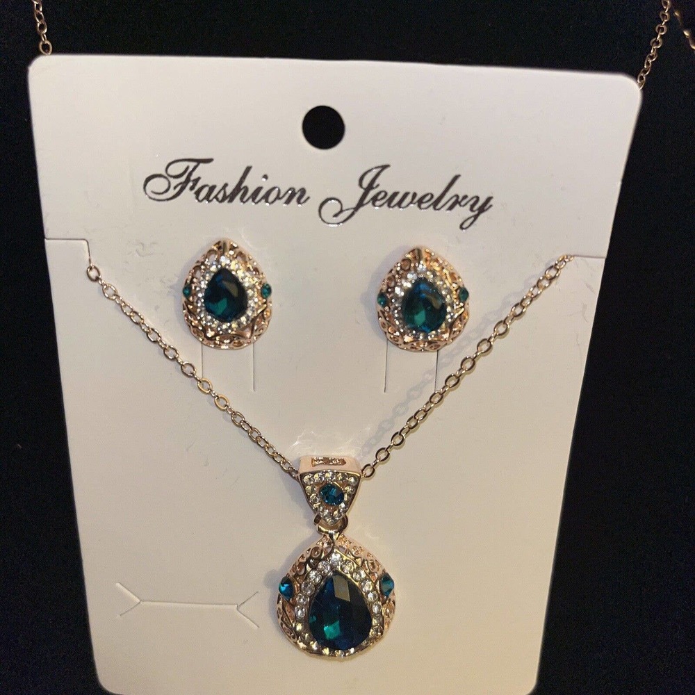 Hollowed Out Floral Pattern Waterdrop Green Necklace And Earrings Gold Tone (1)